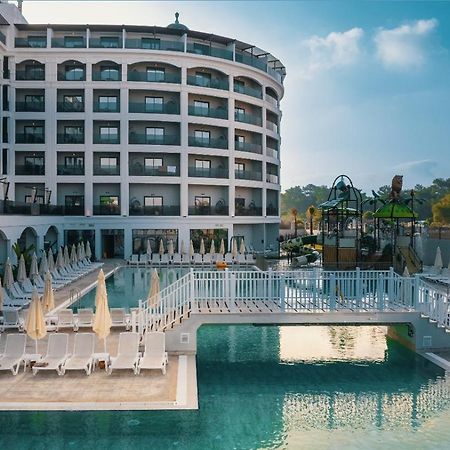 Side Moon Palace Luaran gambar