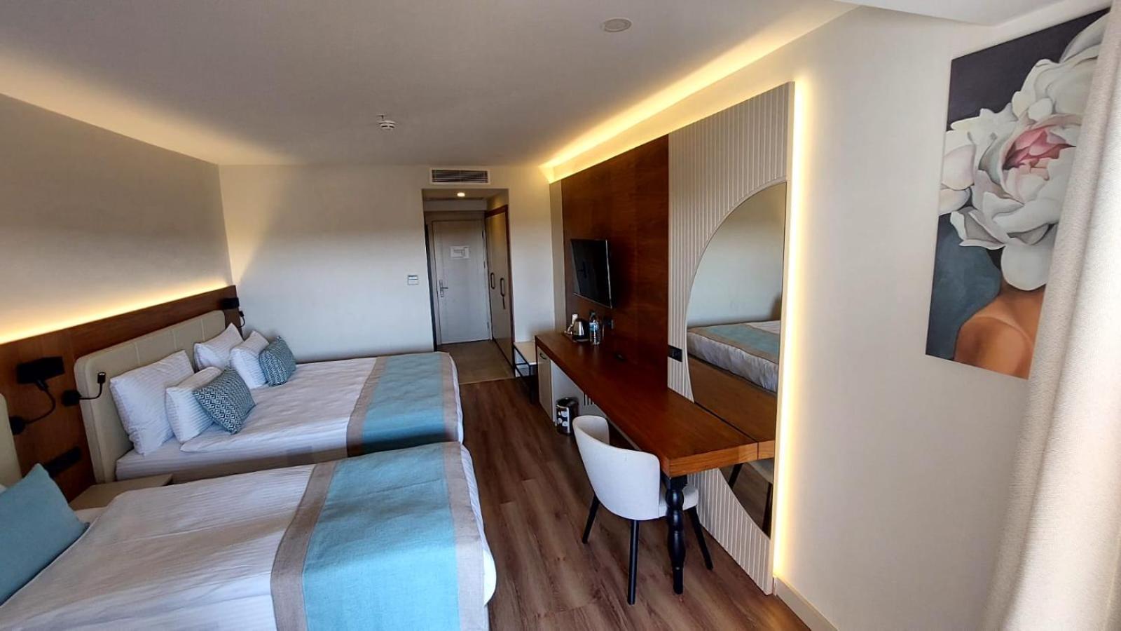 Side Moon Palace Luaran gambar